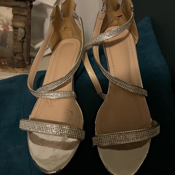 Silver strap sandals. Size 8. - Picture 2 of 8